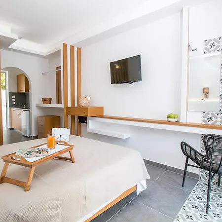 Alexander & - Adults Only 4*