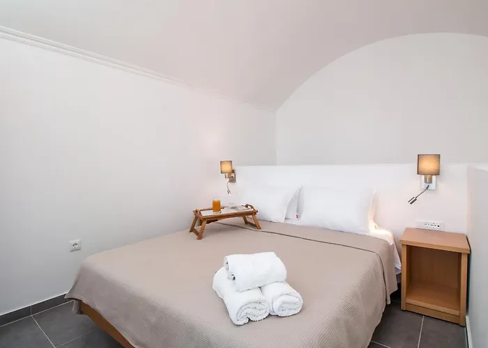 Alexander & - Adults Only Φαληράκι