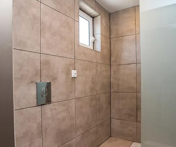 Alexander & - Adults Only Φαληράκι